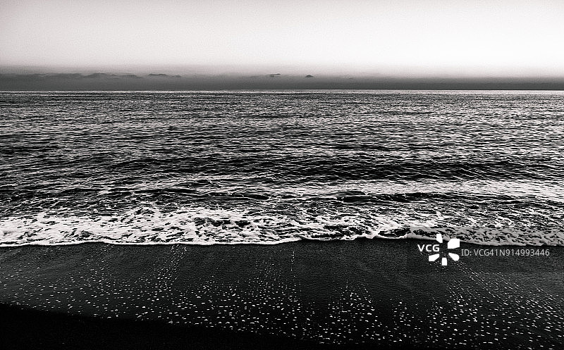 黑暗戏剧性的大海浪漫美丽的背景图片素材