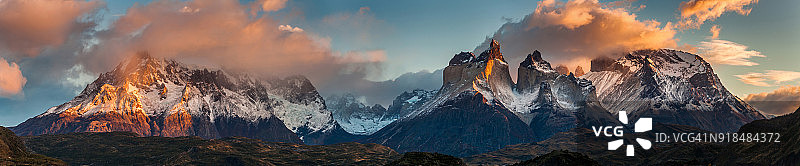 智利托雷斯潘恩的黎明全景图图片素材