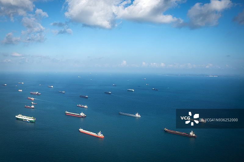 新加坡海上运输船图片素材