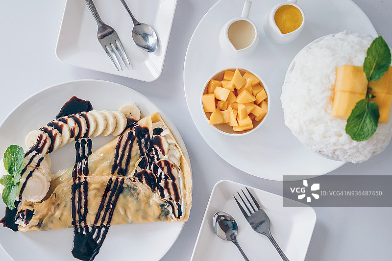冰苏芒果(韩式甜点)芒果刨冰甜点、香蕉冷可丽饼(日式甜点)图片素材