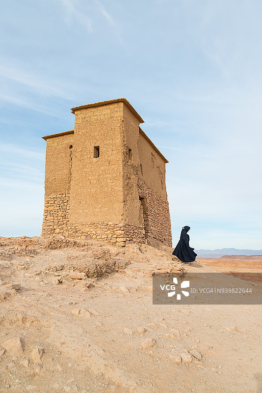 非洲摩洛哥，在阿特本哈杜的Ksar塔的穆斯林妇女图片素材