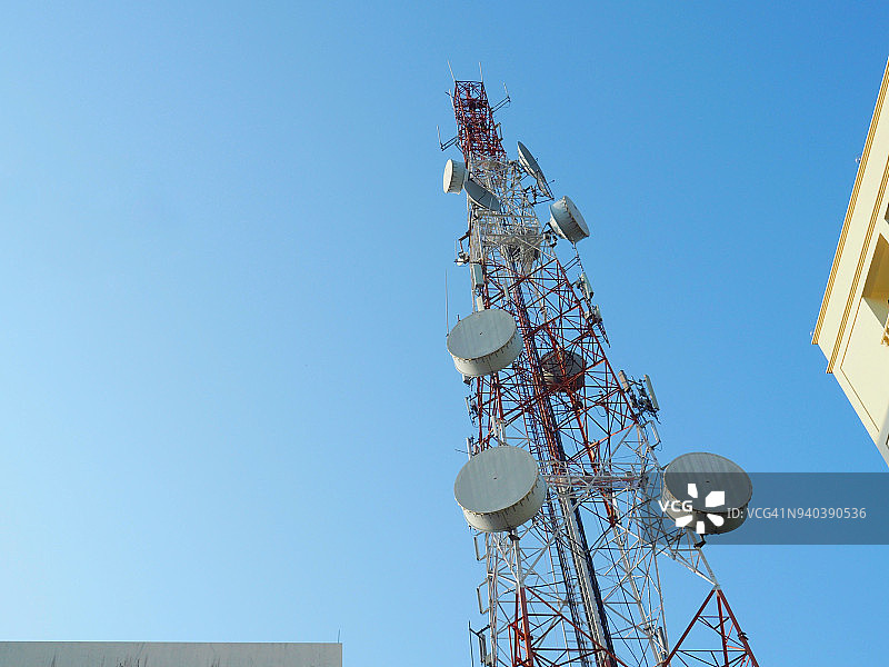 大型天线与广播设备和无线通信技术的概念来源于无线电。卫星图片素材