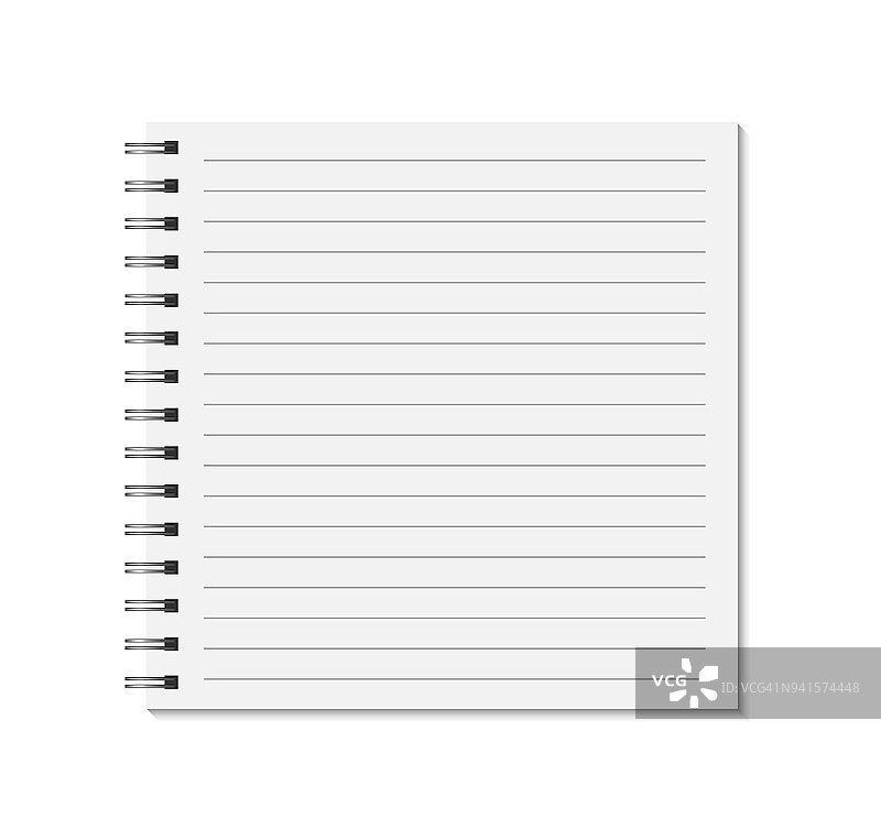 方形笔记本模拟孤立的白色背景。空白划线页，带有金属螺旋模板的抄写本。图片素材