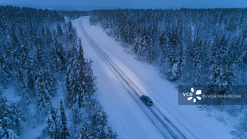 冬天的乡村道路图片素材
