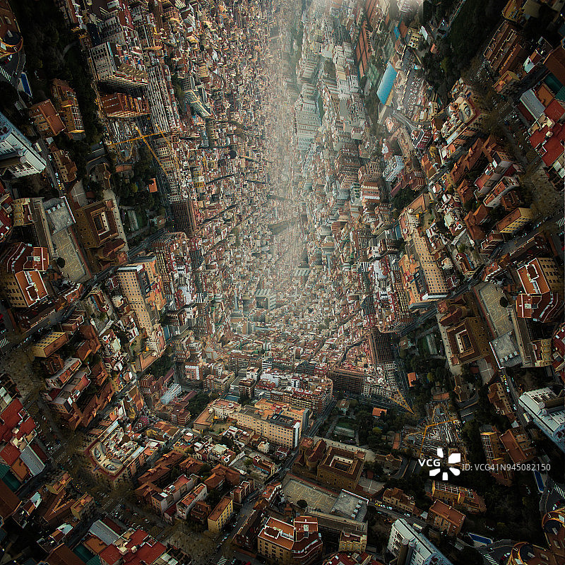 创造性的图片弯曲巴塞罗那的城市景观，在一幅超现实的建筑图片从上面拍摄。图片素材
