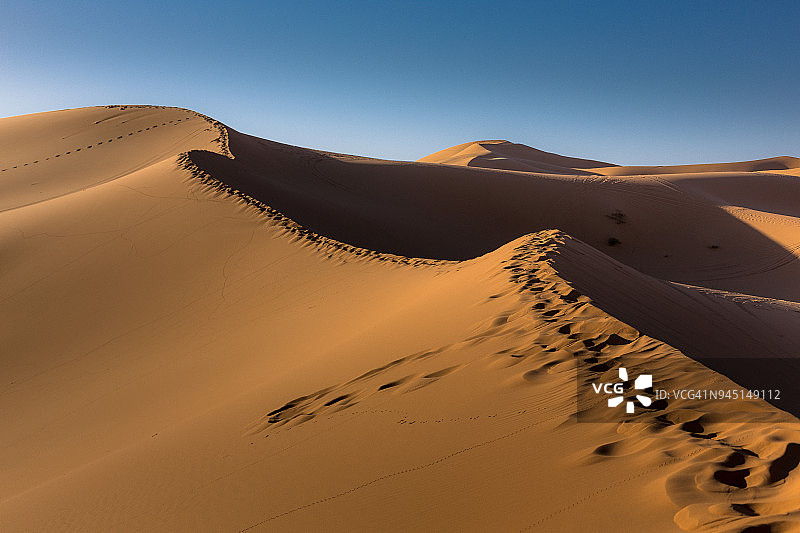 沙丘对天空的风景图片素材