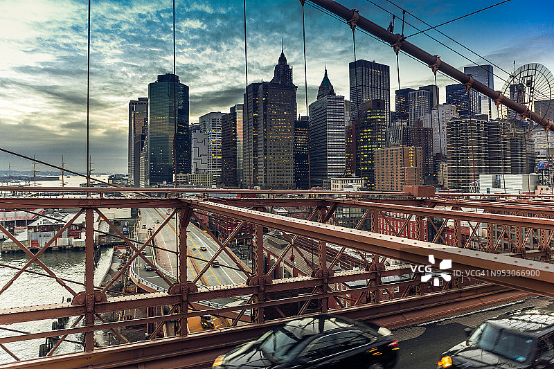 从布鲁克林大桥上看曼哈顿市中心图片素材