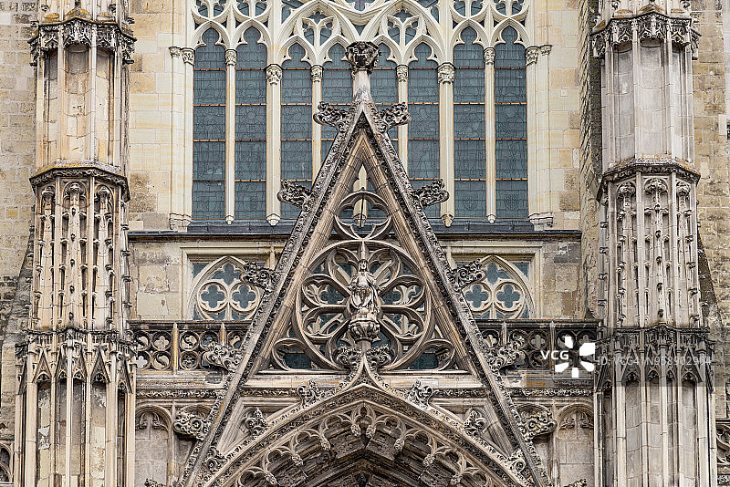法国图尔的圣加蒂亚努斯大教堂正面图片素材