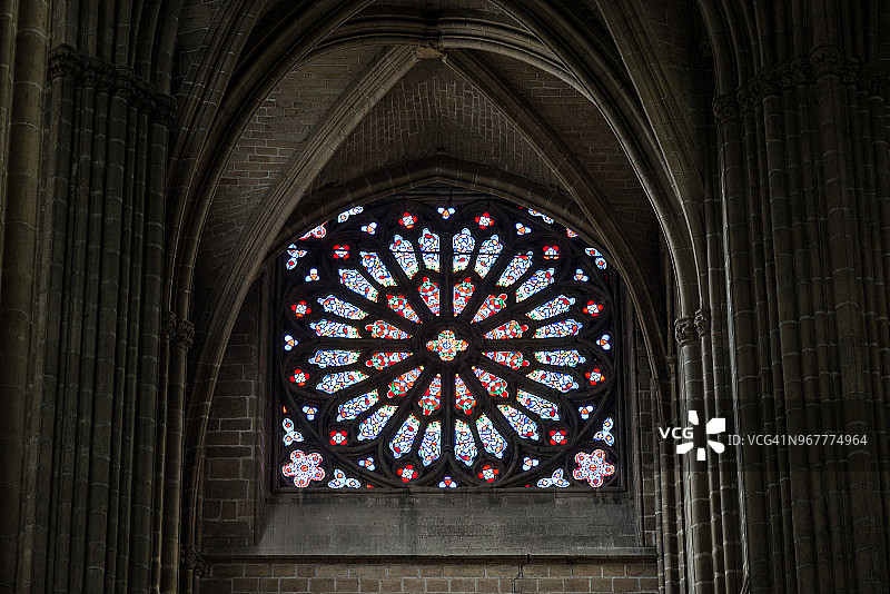 法国利摩日大教堂哥特式玫瑰窗图片素材