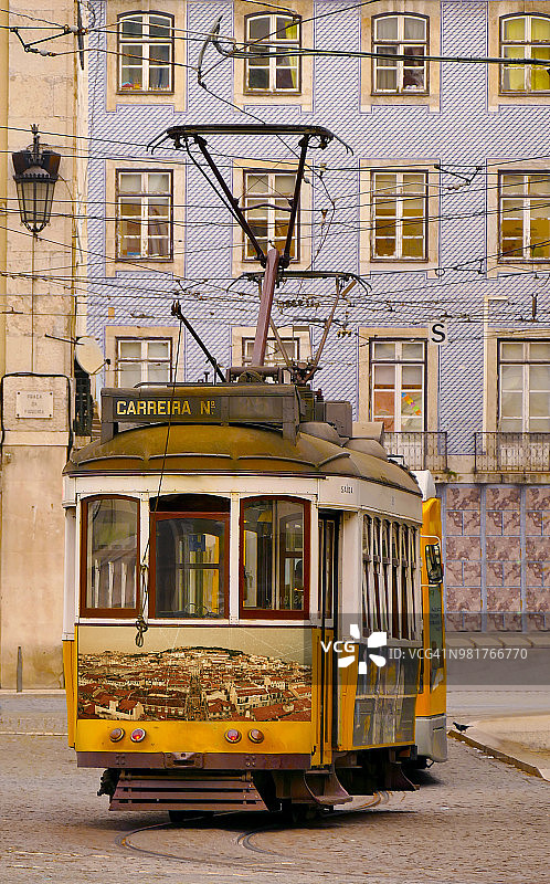 葡萄牙里斯本市中心Plaça da Figueira (Figueira广场)的旧有轨电车图片素材