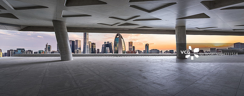 北京空空如也的停车场大楼图片素材