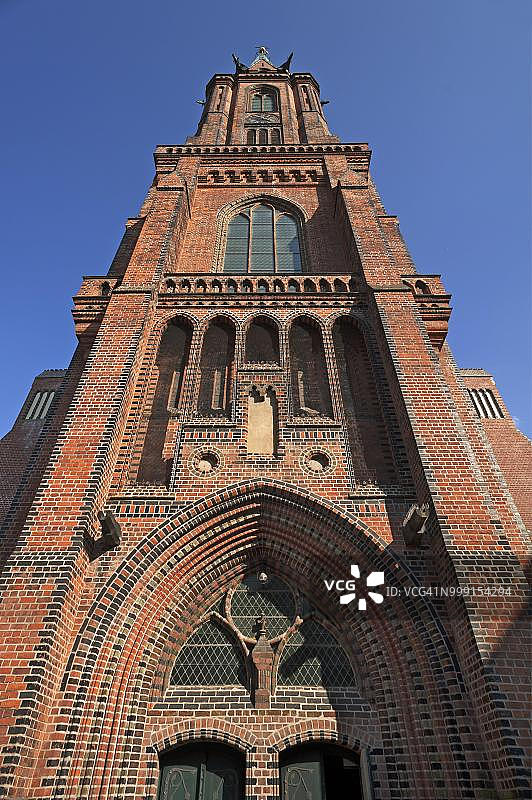 塔，圣尼科莱教堂，哥特式复兴，1895年，教堂建于1407年至1440年，砖哥特式，Lueneburg，下萨克森，德国图片素材