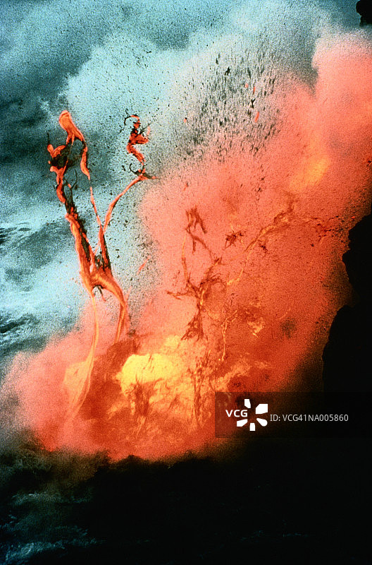 火山喷发入海图片素材
