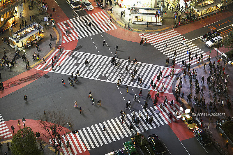 日本东京涩谷的高架斑马线图片素材