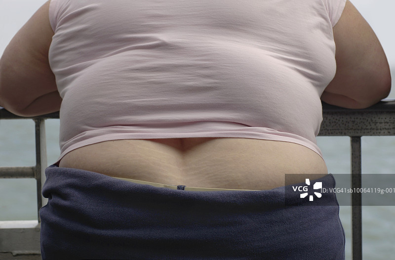 超重妇女腹部后视图图片素材