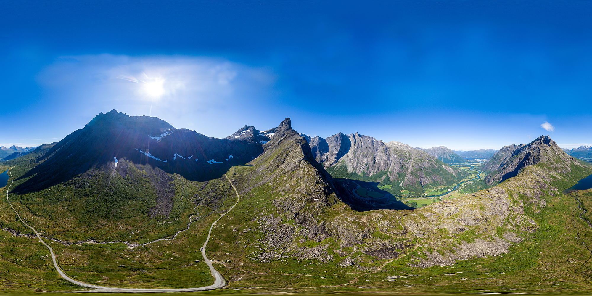 挪威Åndalsnes附近的Trollveggen和山脉的360度鸟瞰图图片下载