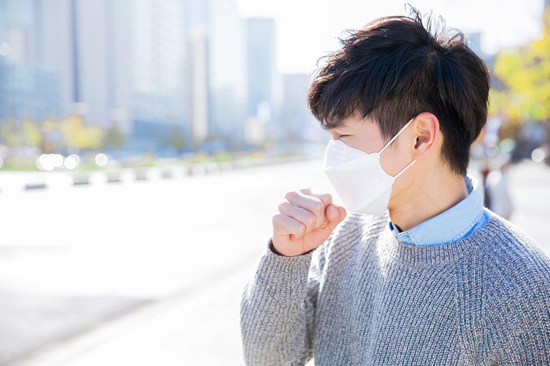 韩国，男性，烟雾(空气污染)，灰尘，寒冷，空气污染，污染(环境污染)，口罩图片下载