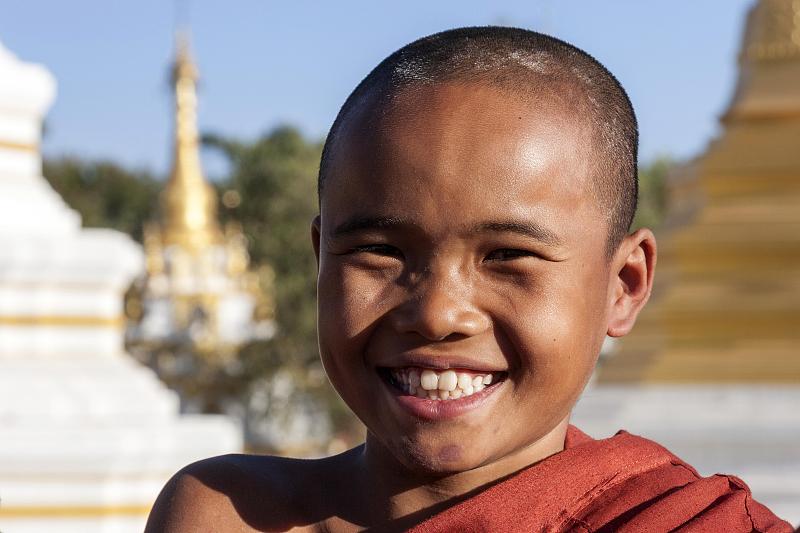 在一个修道院学校的新手，肖像，卡劳，掸邦，缅甸，亚洲图片下载