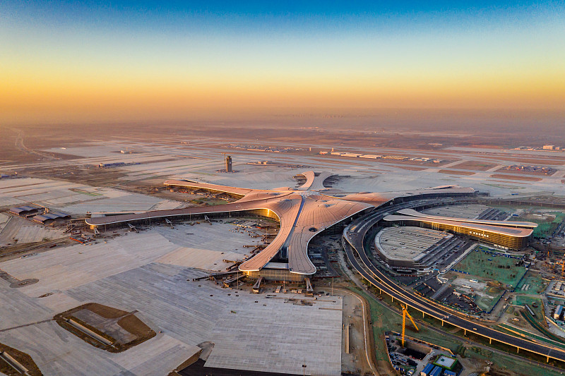清晨的北京大兴国际机场航拍图片素材