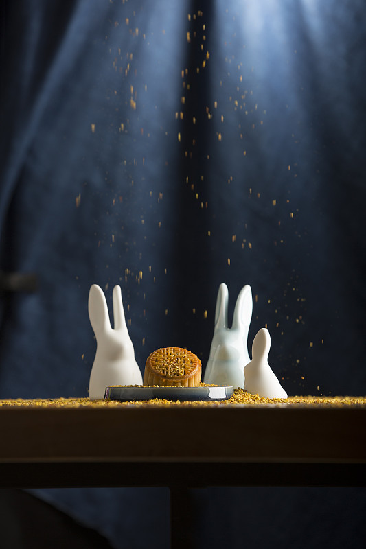 中秋月饼、兔子和桂花图片素材