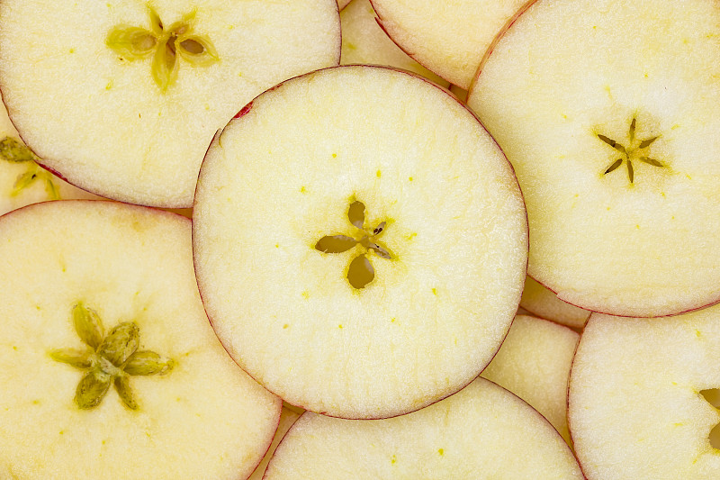 成熟的切片新鲜水果，有机苹果图片下载