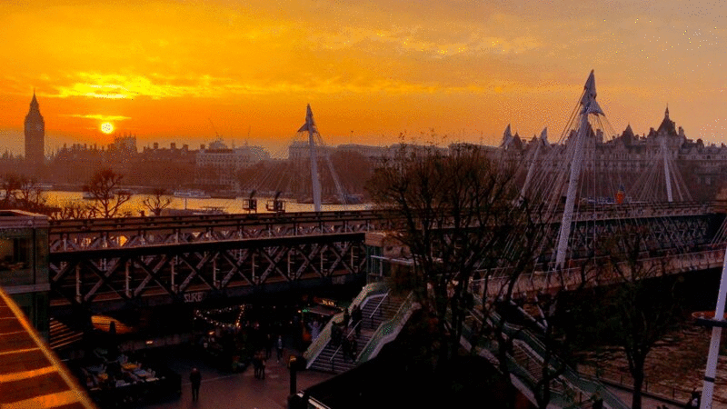 城市景观与桥，大本钟和闪烁的灯光在日落，伦敦，英国，英国图片下载
