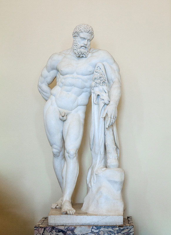 圣彼得堡冬宫的汉白玉人体雕塑图片素材