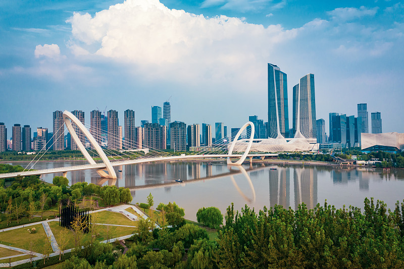 江苏南京夹江南京眼步行桥城市天际线风光图片素材