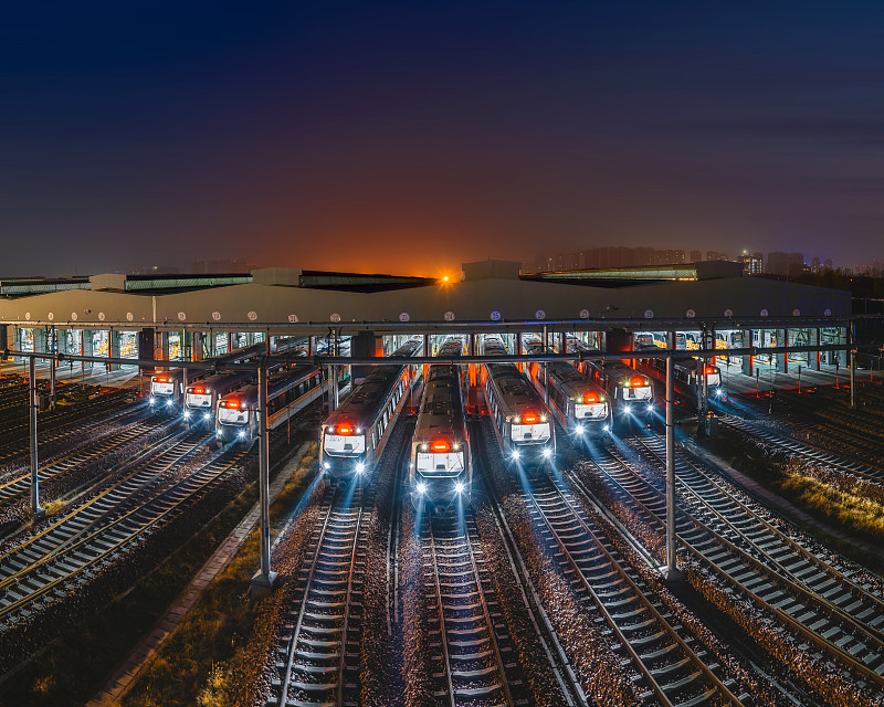 郑州地铁车辆段夜景航拍图片下载