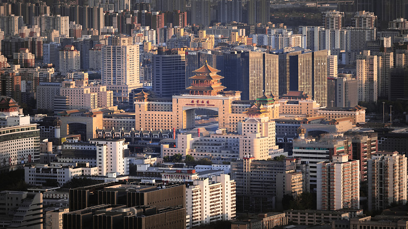 中央电视塔俯瞰北京西站图片下载
