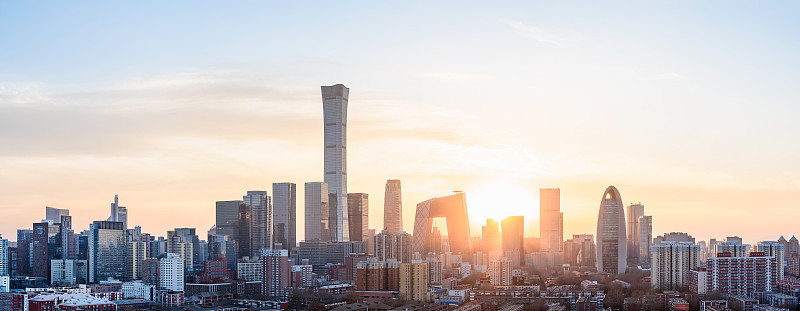 日落傍晚时分的北京国贸CBD建筑群全景图图片下载