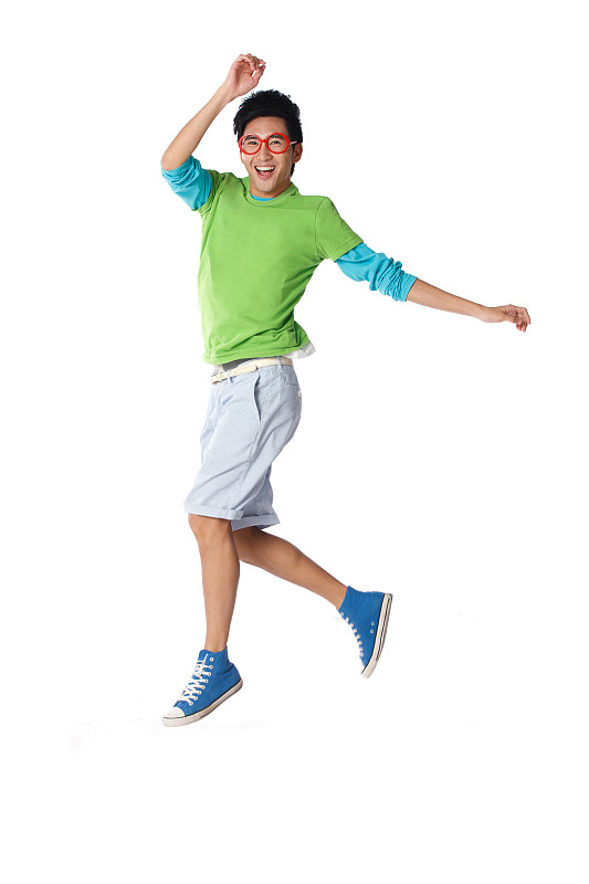 时尚活力的年轻男孩跳跃图片素材