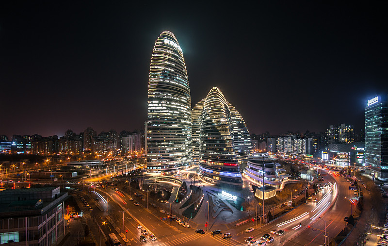 航拍北京地标建筑望京soho夜景 Aerial view of Beijing landmark architecture WangJing SOHO at night图片下载