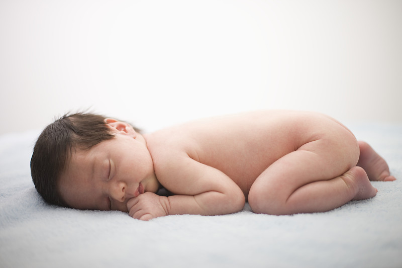 新生儿睡觉图片素材
