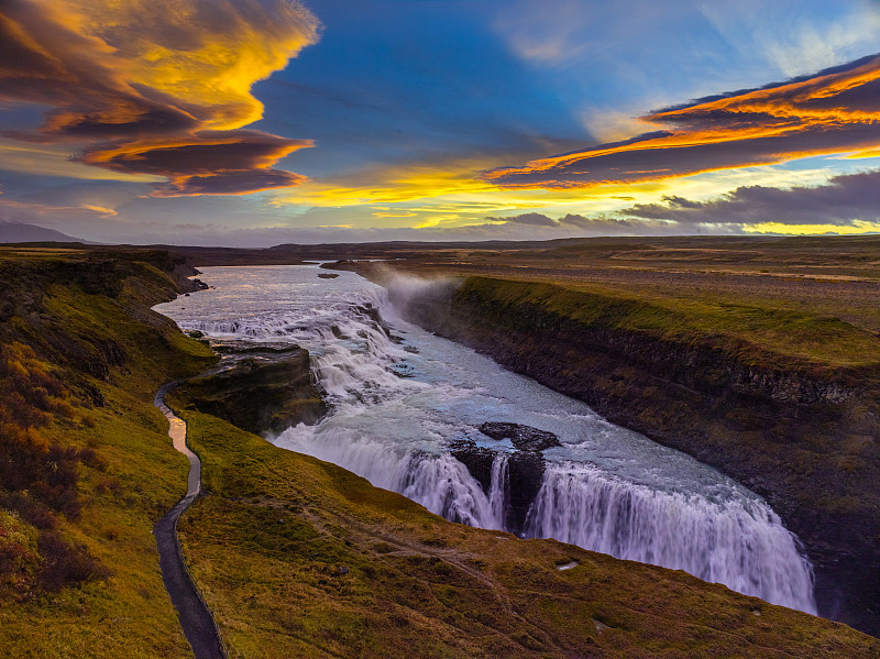 冰岛黄金瀑布日出图片下载