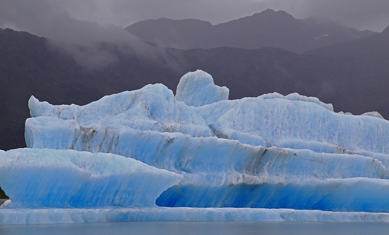 阿拉斯加斯宾塞湖的冰山图片下载