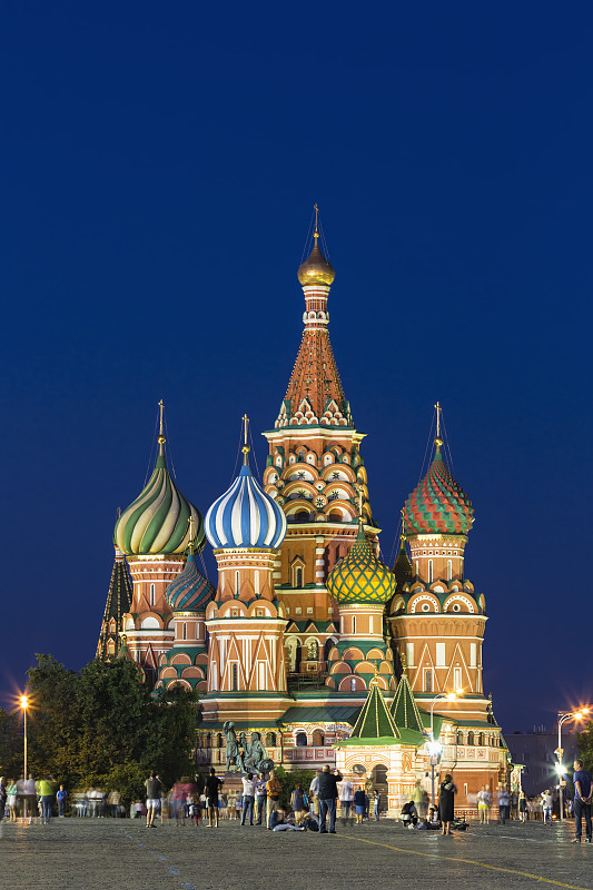 俄罗斯，俄罗斯中部，莫斯科，红场，晚上的圣巴西尔大教堂图片下载