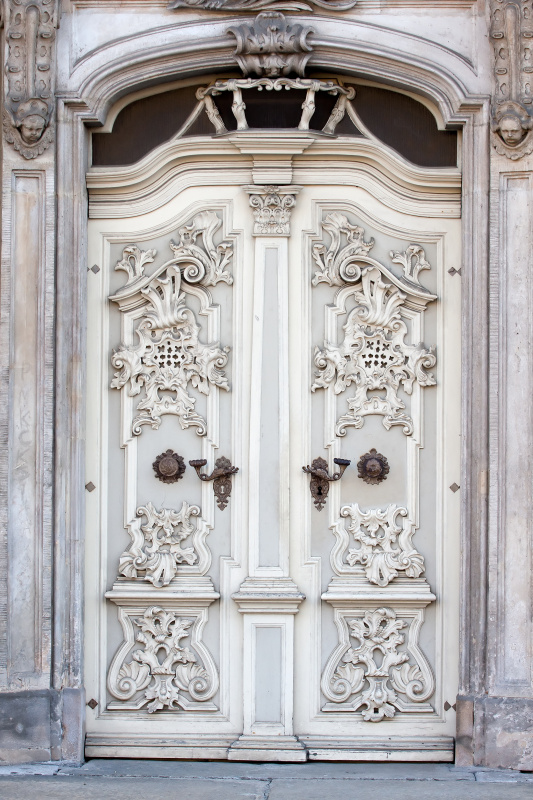 波兰弗罗茨瓦夫一家福音教堂的门。图片素材