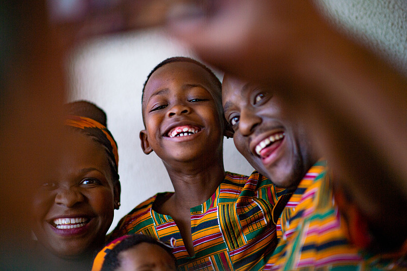 传统非洲家庭自拍图片下载