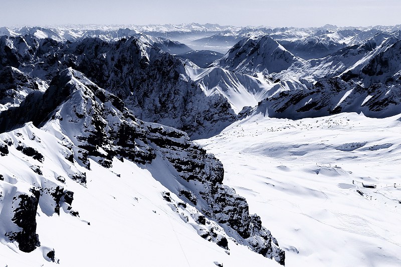雪山对天空的风景图片素材