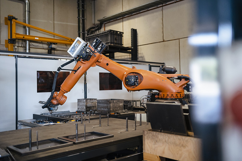 工业机器人在工业中焊接图片下载