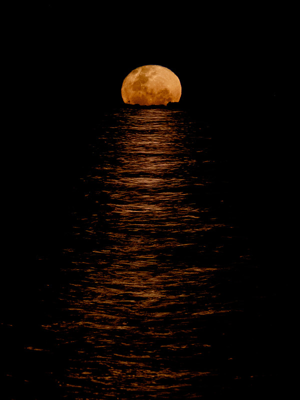 月光湖图片素材