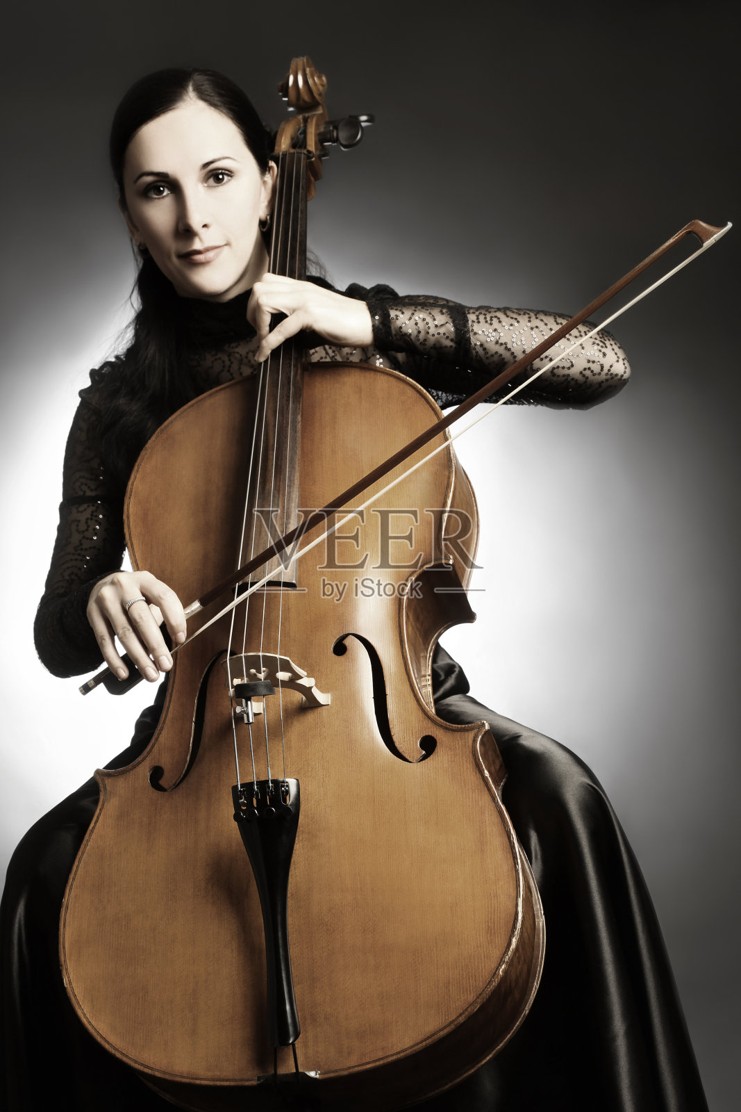 大提琴演奏家。照片摄影图片