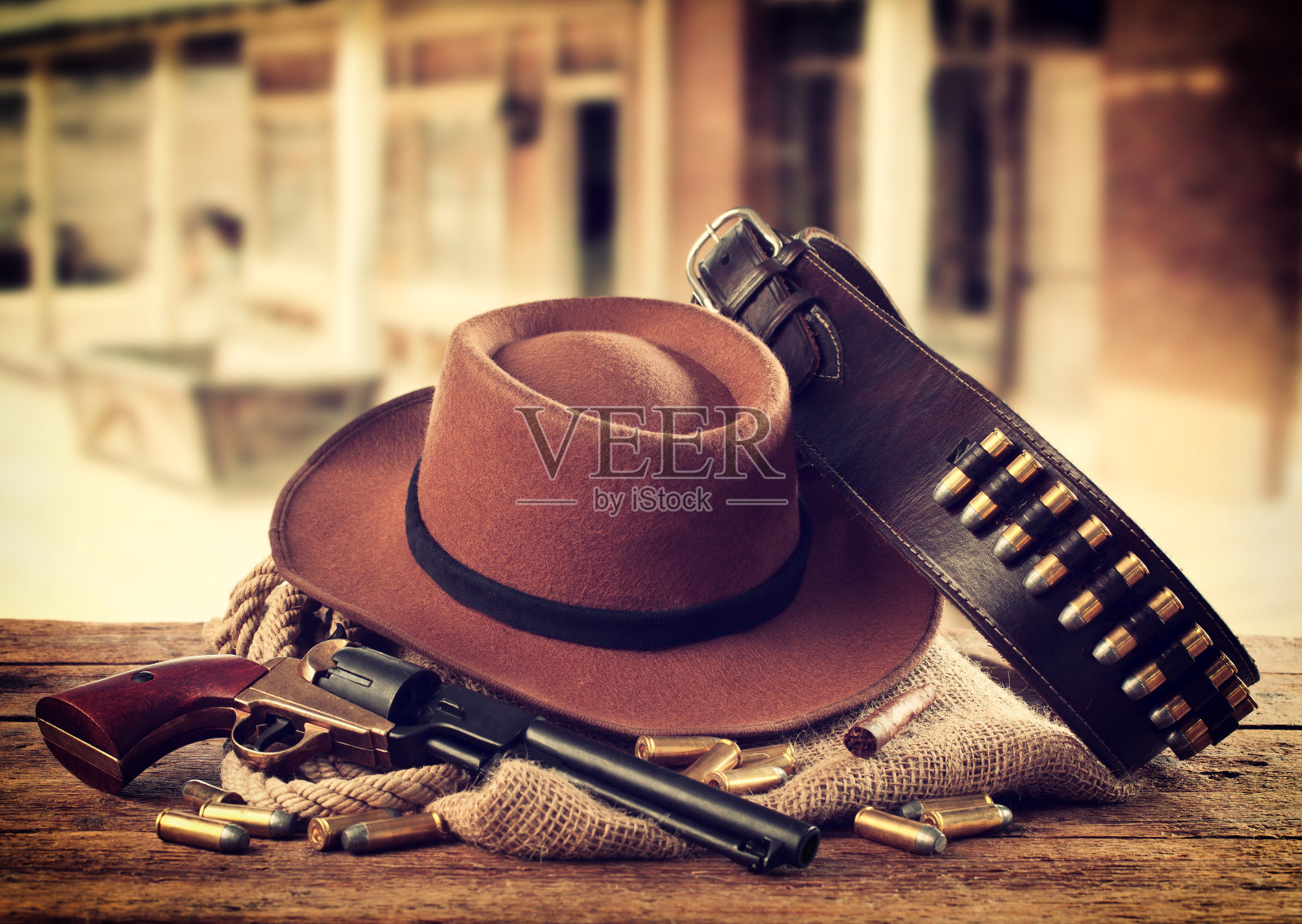 西式宽边帽，单枪手枪和皮带照片摄影图片