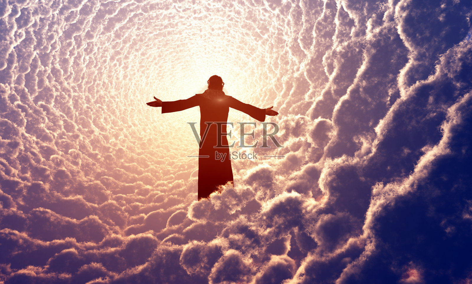 云中的耶稣。照片摄影图片