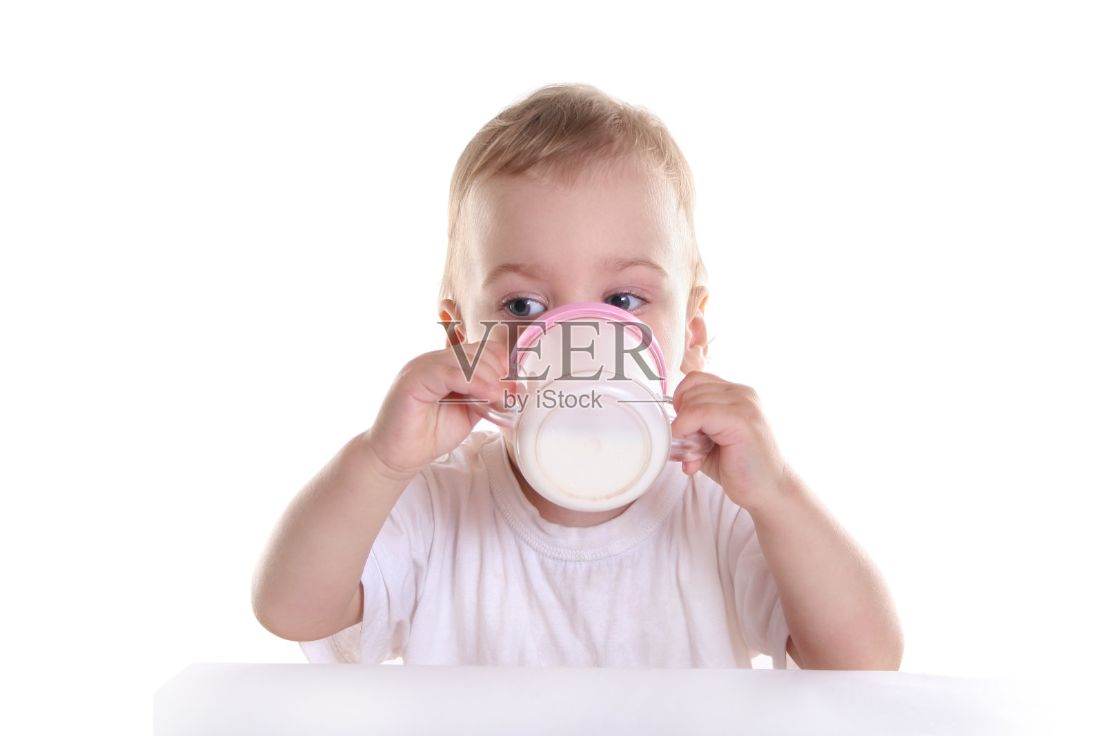 婴儿喝牛奶照片摄影图片