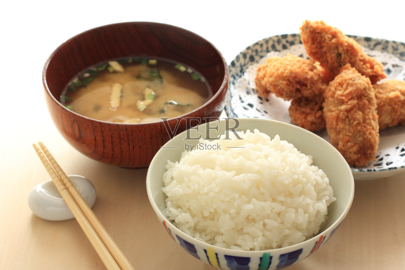 日本食物，米饭和汤照片摄影图片