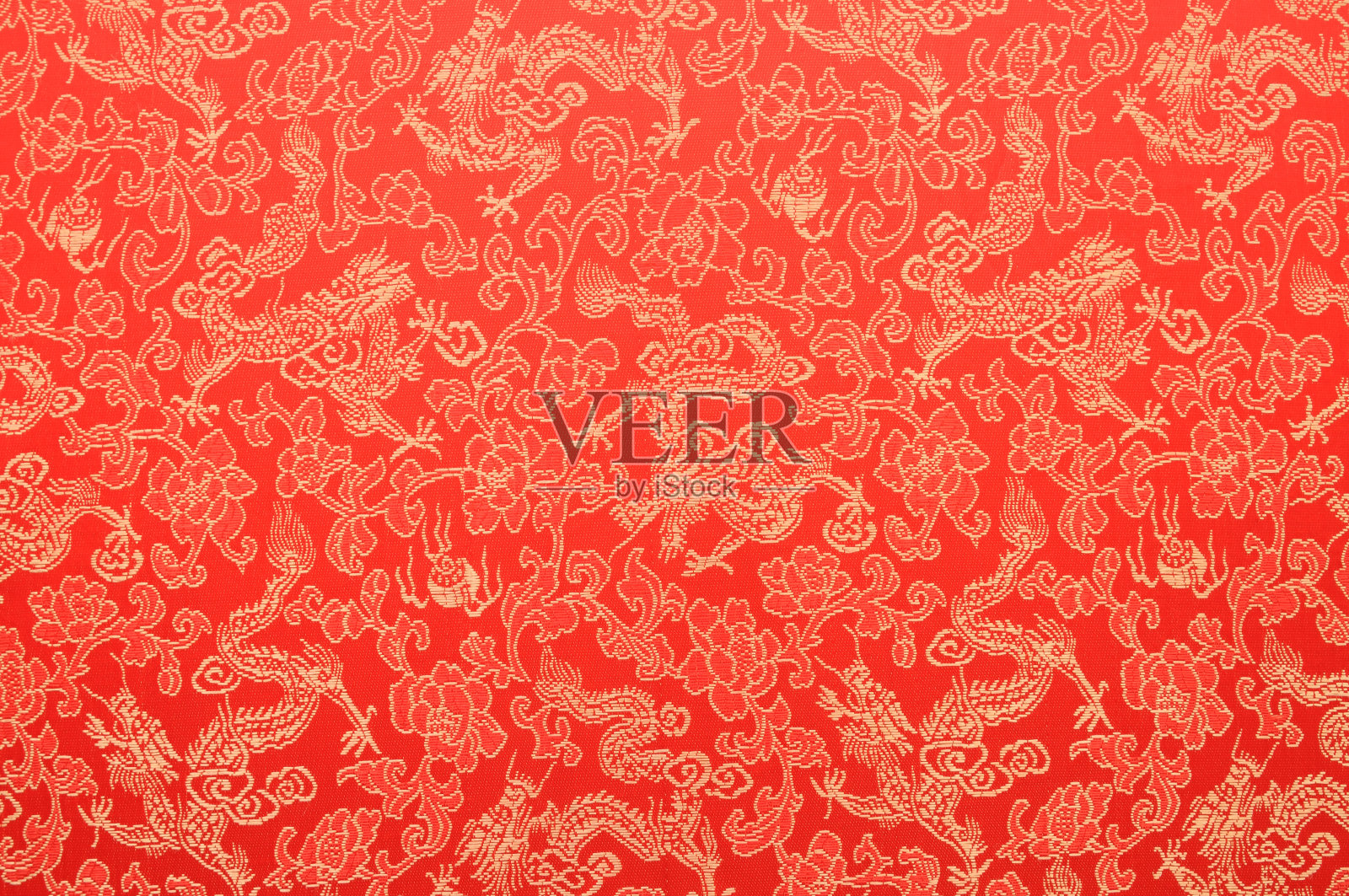 红色的中国丝绸碎片与金龙和花插画图片素材