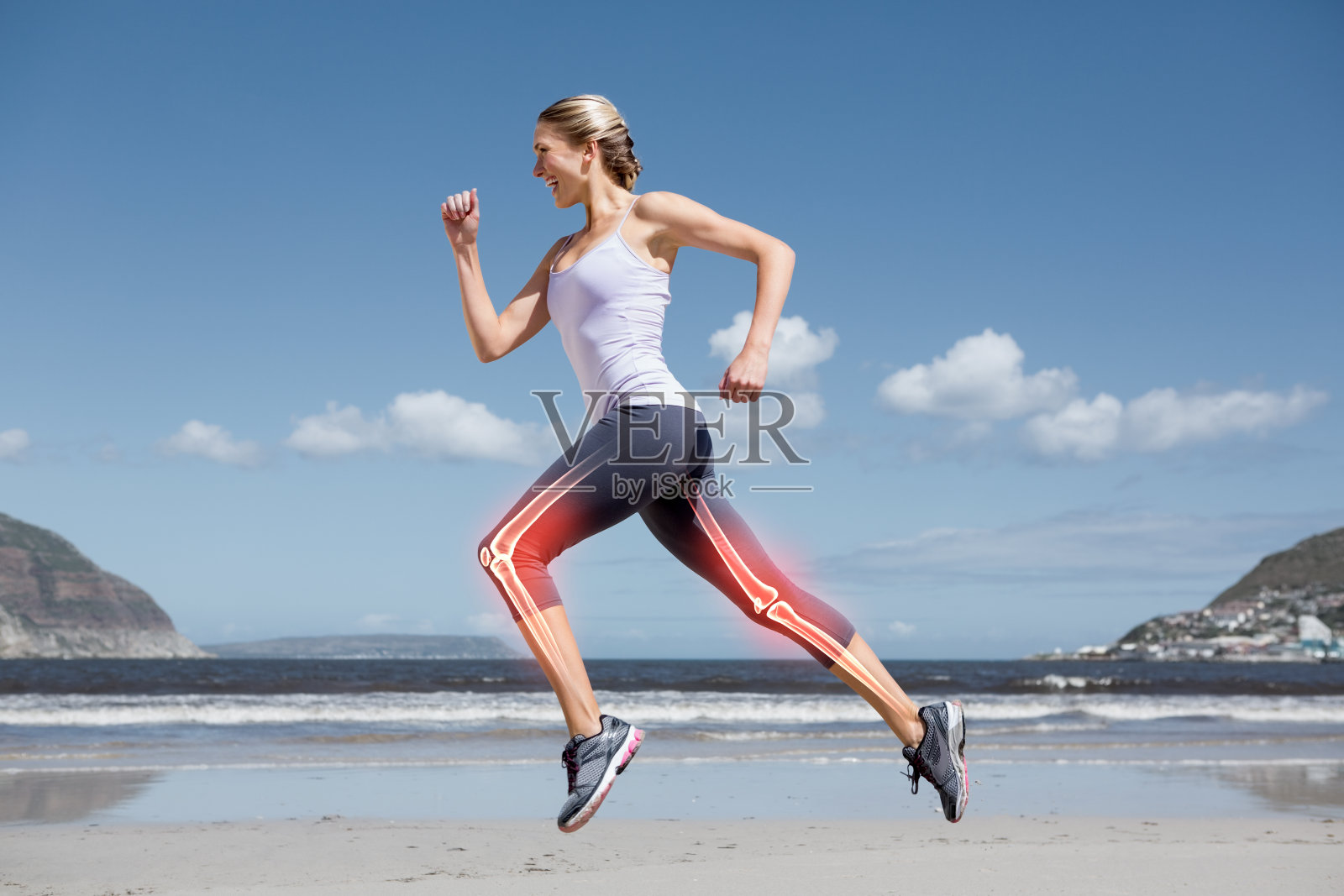 沙滩上慢跑女子的腿骨照片摄影图片