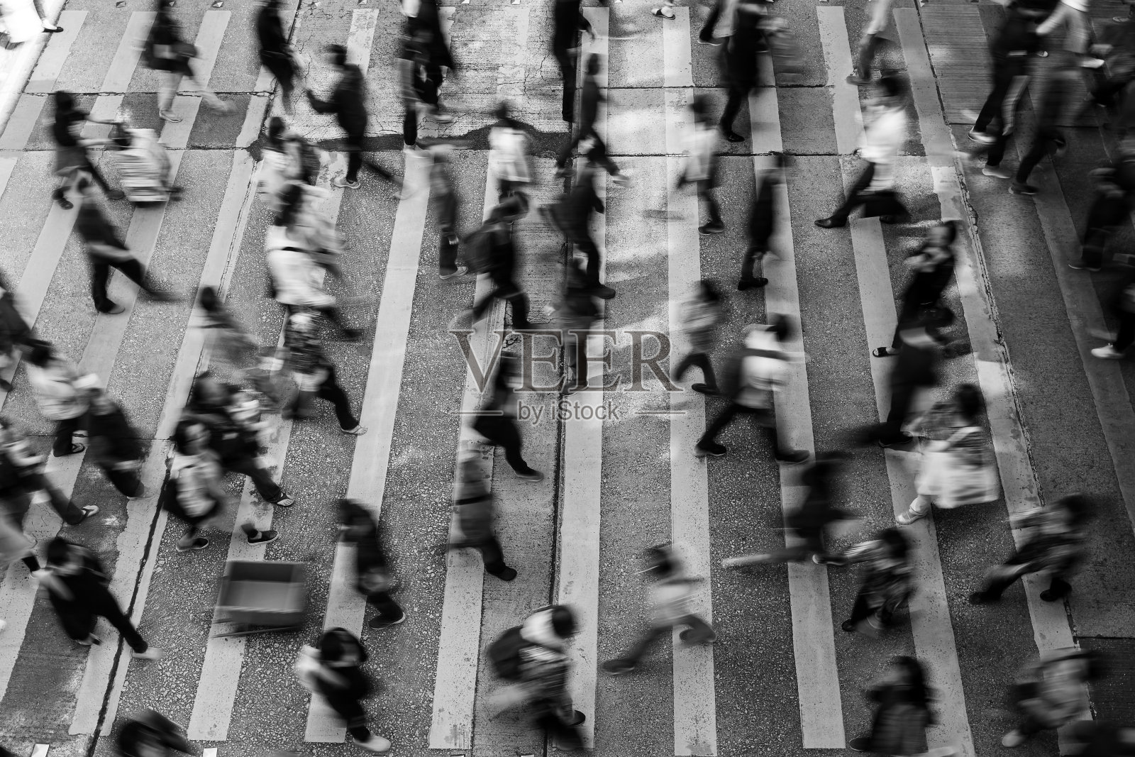 香港繁忙的行人过路处(黑白)照片摄影图片